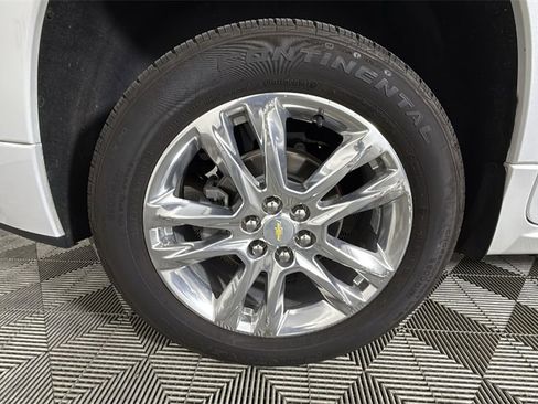 Used 2021 Chevrolet Traverse High Country w/ LPO, 'HIT The Road' Package image 40