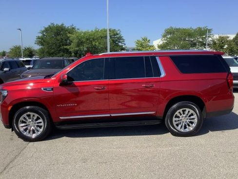 Used 2022 GMC Yukon XL SLT w/ SLT Premium Package AWD/4WD image 8