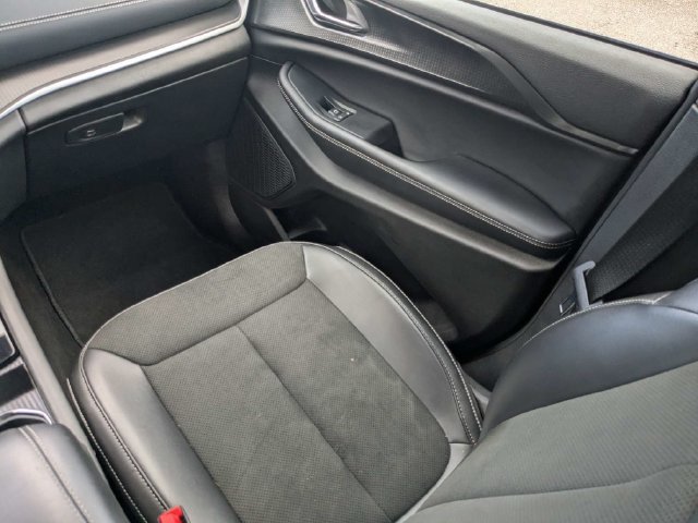 Used 2025 Jeep Grand Cherokee Altitude AWD/4WD image 19