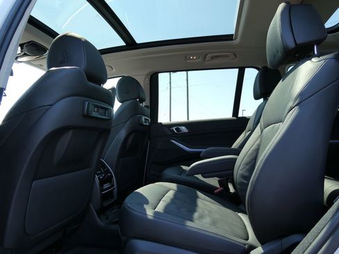 Used 2022 BMW X7 xDrive40i w/ Premium Package image 22