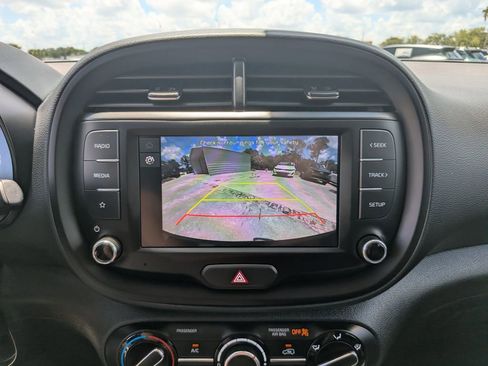 Certified 2025 Kia Soul LX w/ LX Technology Package FWD image 23