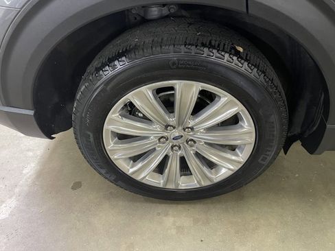 Certified 2022 Ford Explorer Limited w/ Limited Technology Package AWD/4WD image 10