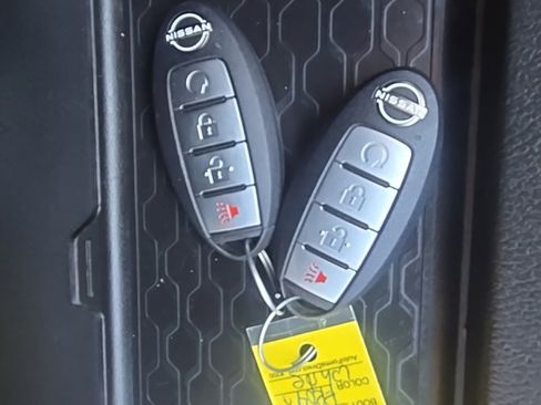 Used 2024 Nissan Frontier PRO-4X w/ Technology Package image 48