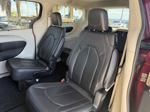 Used 2017 Chrysler Pacifica Touring-L Plus image 20