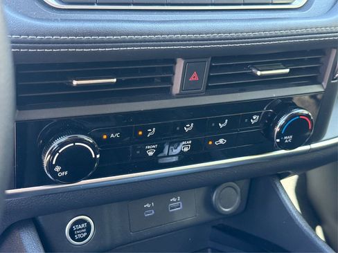 Used 2023 Nissan Rogue S image 27