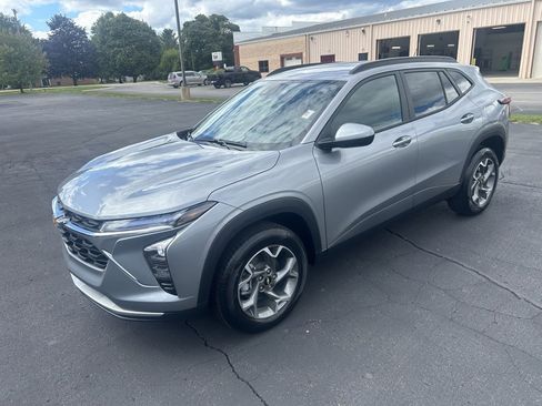 New 2025 Chevrolet Trax LT w/ Driver Confidence Package image 3