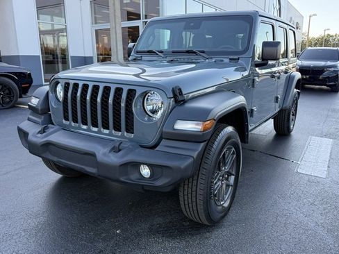 Used 2024 Jeep Wrangler Sport S image 4