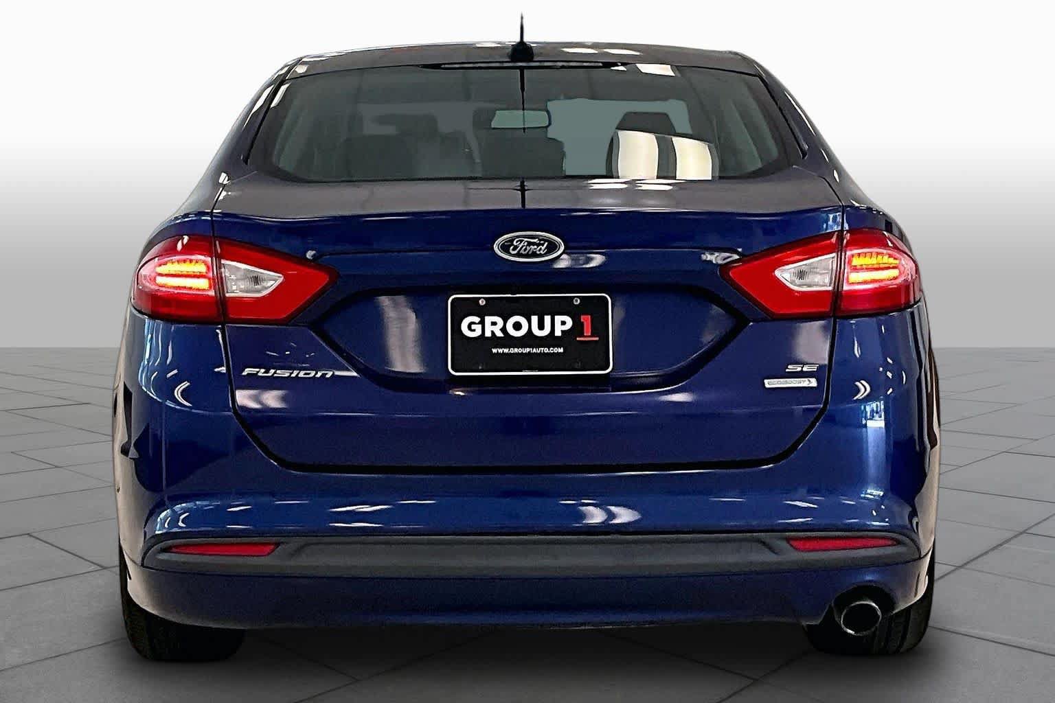 Used 2014 Ford Fusion SE w/ Equipment Group 202A FWD image 4