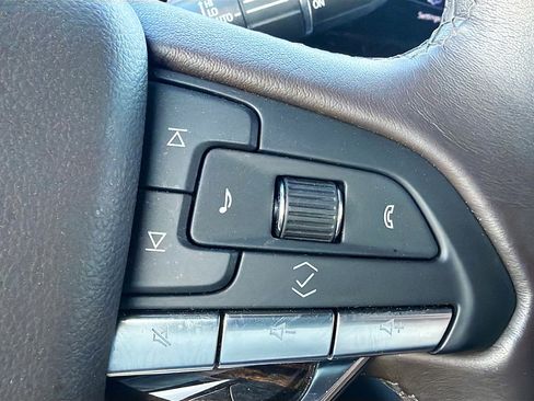 Used 2023 Cadillac Escalade Premium Luxury image 39