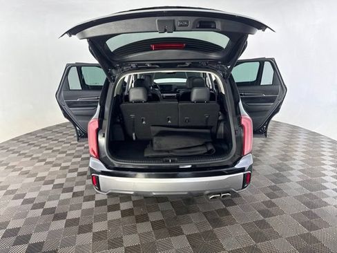 Certified 2025 Kia Telluride S FWD image 17