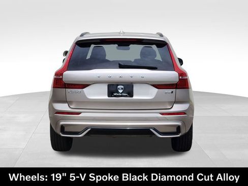 Certified 2025 Volvo XC60 B5 Plus AWD/4WD image 7