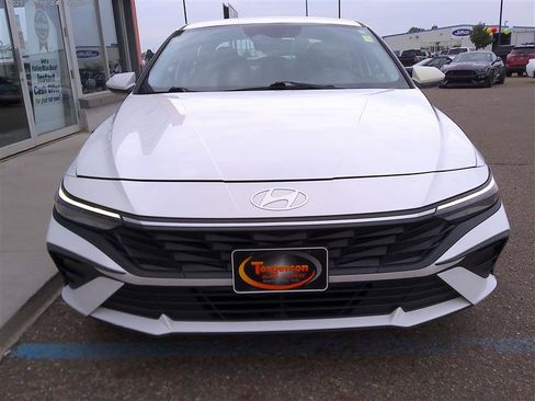 Used 2024 Hyundai Elantra SEL FWD image 18