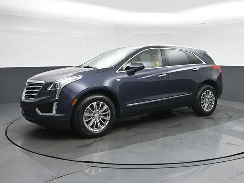 Used 2018 Cadillac XT5 Luxury w/ Driver Awareness Package FWD image 3