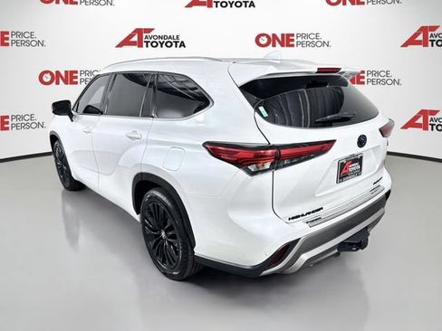 Used 2023 Toyota Highlander Platinum FWD image 5