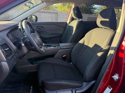 Used 2023 Nissan Rogue S image 12