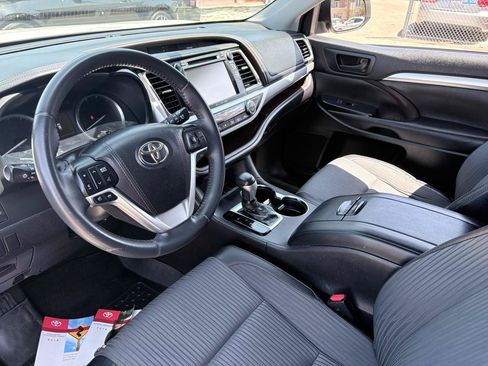 Used 2016 Toyota Highlander LE FWD image 7