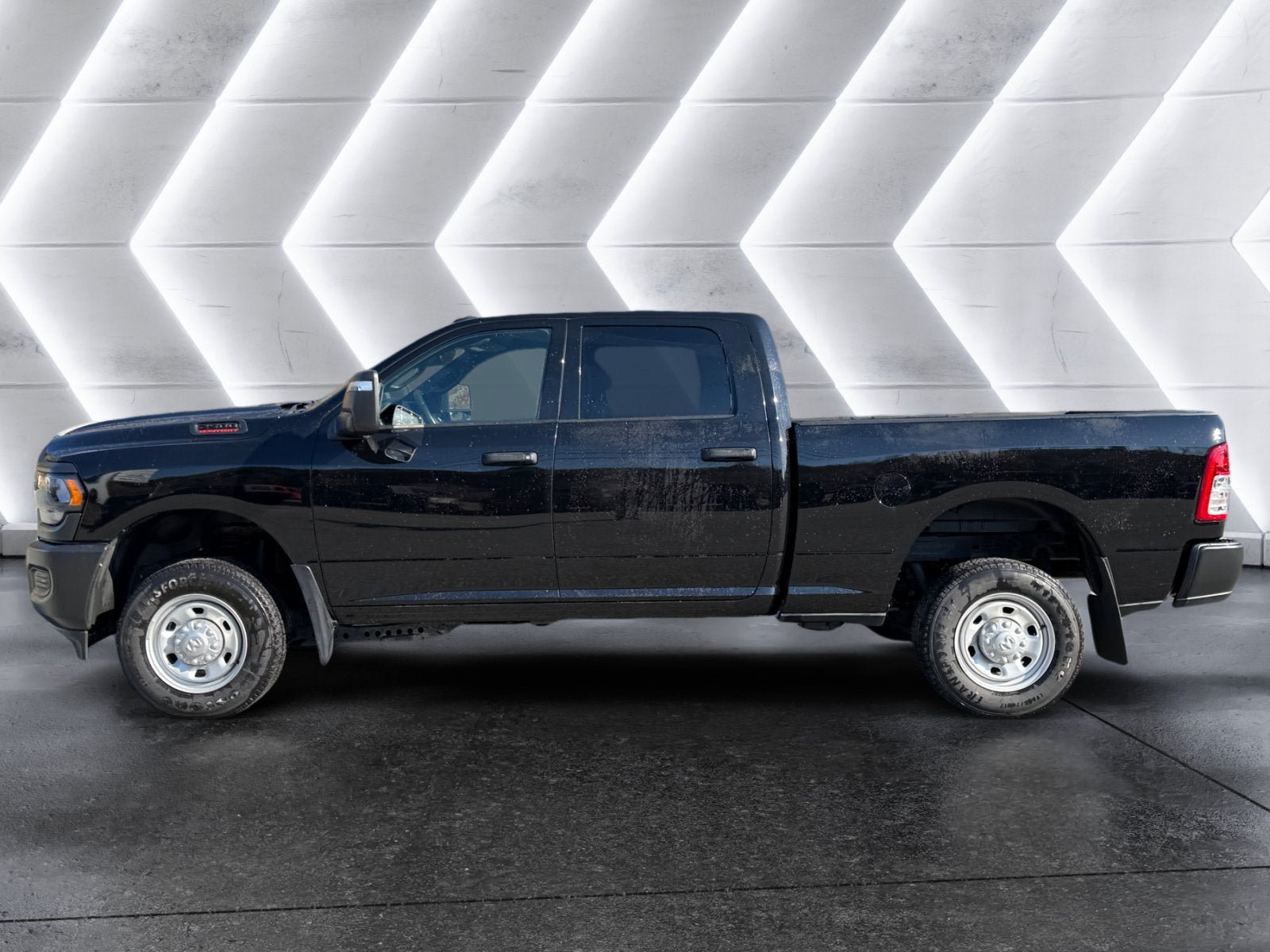 Used 2024 RAM 2500 Tradesman AWD/4WD image 2