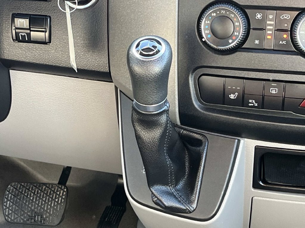 Used 2015 Mercedes-Benz Sprinter 2500 image 14