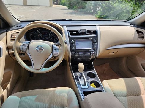 Used 2014 Nissan Altima 2.5 SV w/ Convenience Package FWD image 8