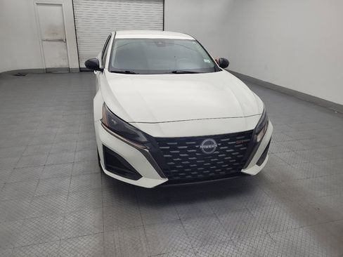 Used 2023 Nissan Altima 2.5 SR FWD image 14