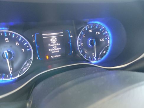 Used 2018 Chrysler Pacifica Touring-L image 13