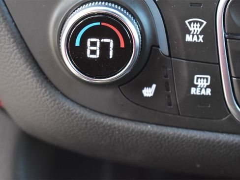 Used 2022 Chevrolet Equinox RS w/ Infotainment Package image 36