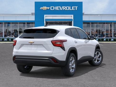 New 2026 Chevrolet Trax LS w/ LS Convenience Package FWD image 4