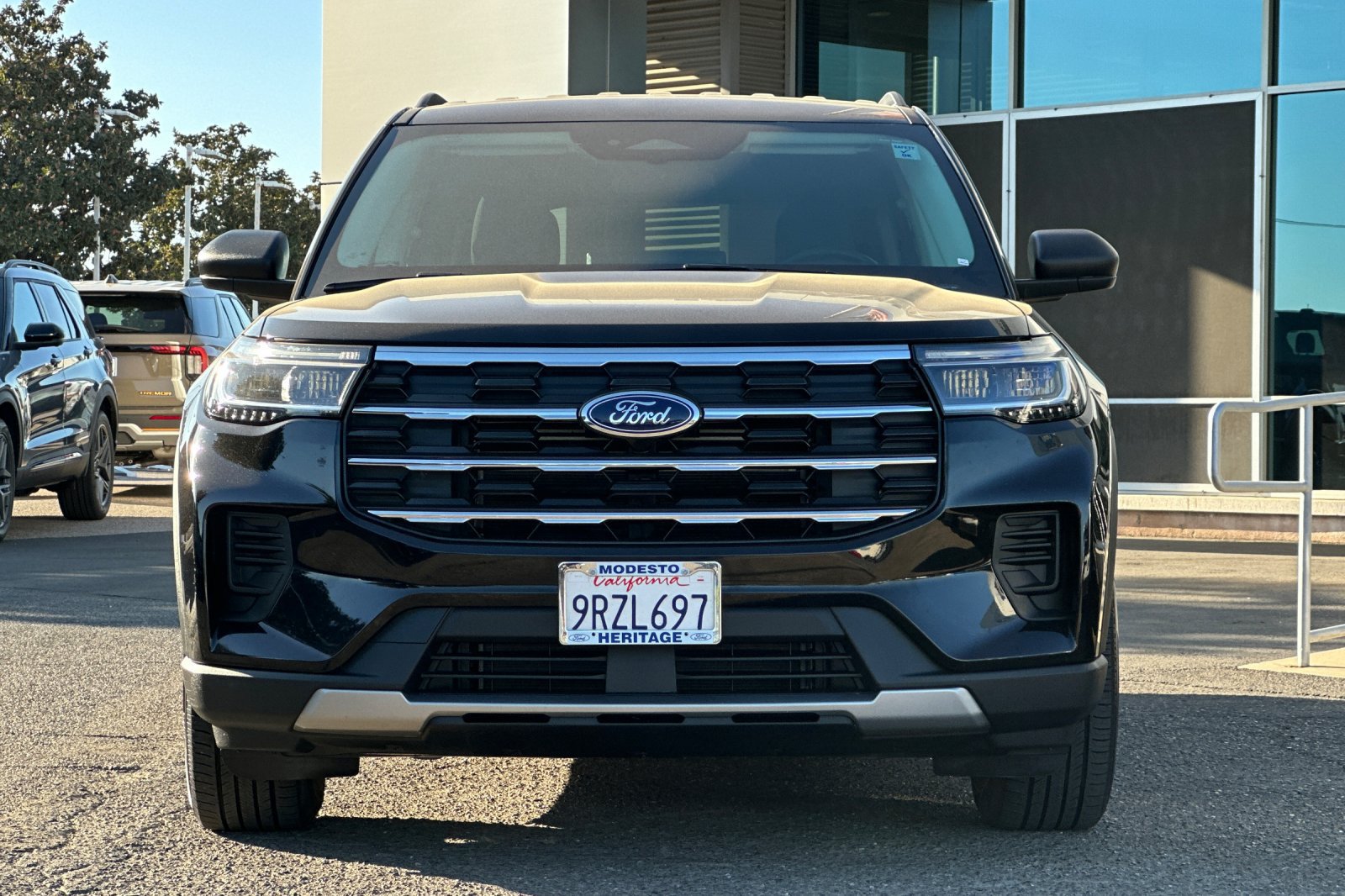 Used 2025 Ford Explorer Active AWD/4WD image 9