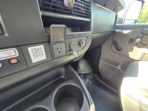 Used 2018 GMC Savana 3500 Extended w/ Driver Convenience Package image 16