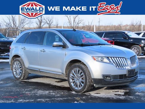 Used 2013 Lincoln MKX FWD image 1