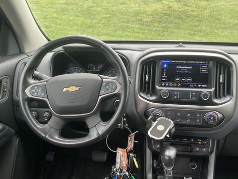 Used 2022 Chevrolet Colorado Z71 AWD/4WD image 12