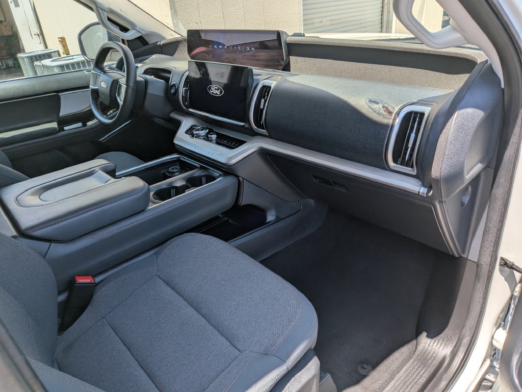Certified 2025 Ford Expedition Active AWD/4WD image 8
