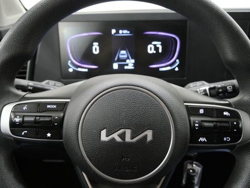 Used 2024 Kia Sportage LX FWD image 16