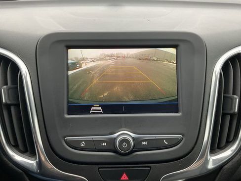 Used 2020 Chevrolet Equinox LT w/ Driver Convenience Package image 17