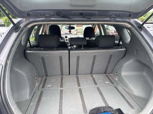 Used 2009 Pontiac Vibe w/ Preferred Package FWD image 5