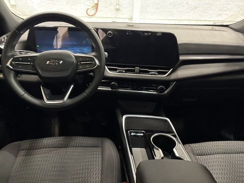 Used 2025 Chevrolet Equinox LT w/ Safety and Technology Package image 10