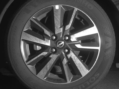 Used 2025 Nissan Versa SV FWD image 12