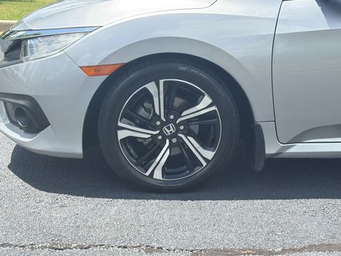 Used 2017 Honda Civic Touring image 32