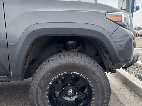 Used 2020 Toyota Tacoma TRD Off-Road w/ Technology Package image 13