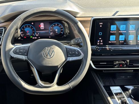 New 2026 Volkswagen Atlas SE FWD image 8