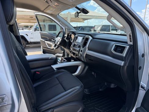 Used 2018 Nissan Titan PRO-4X w/ Pro-4x Utility Package AWD/4WD image 15