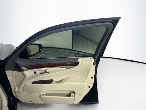 Used 2013 Lexus LS 460 image 31