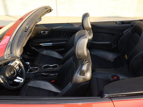 Used 2022 Ford Mustang Premium image 7