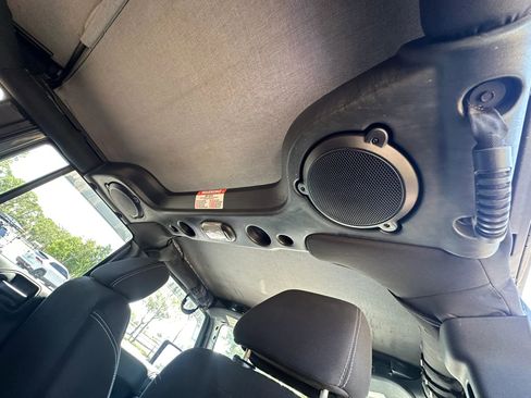 Used 2014 Jeep Wrangler Unlimited Sahara w/ Connectivity Group AWD/4WD image 27