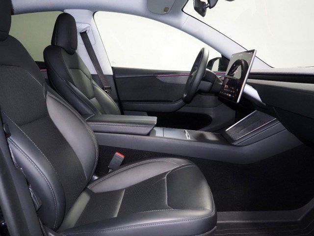 Used 2026 Tesla Model Y Long Range RWD image 16