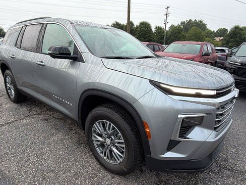 New 2026 Chevrolet Traverse LT w/ Driver Confidence Package FWD image 6