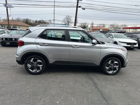 Used 2023 Hyundai Venue SEL w/ Cargo Package image 8