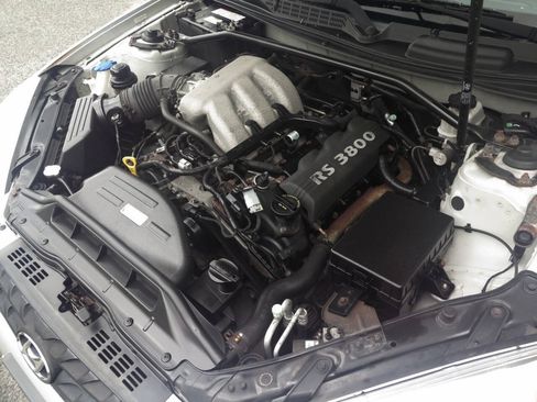 Used 2011 Hyundai Genesis 3.8 RWD image 15