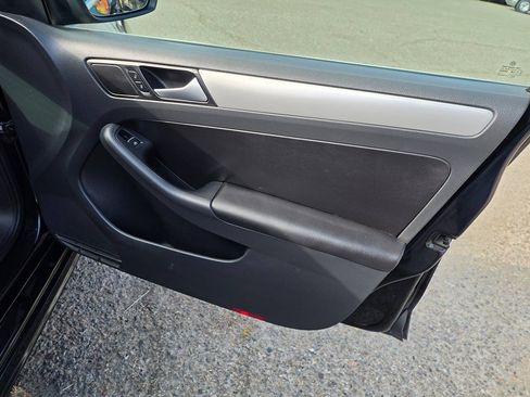 Used 2014 Volkswagen Jetta SE FWD image 31