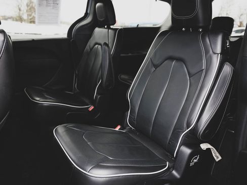 Used 2019 Chrysler Pacifica Limited w/ Advanced Safetytec Group image 29